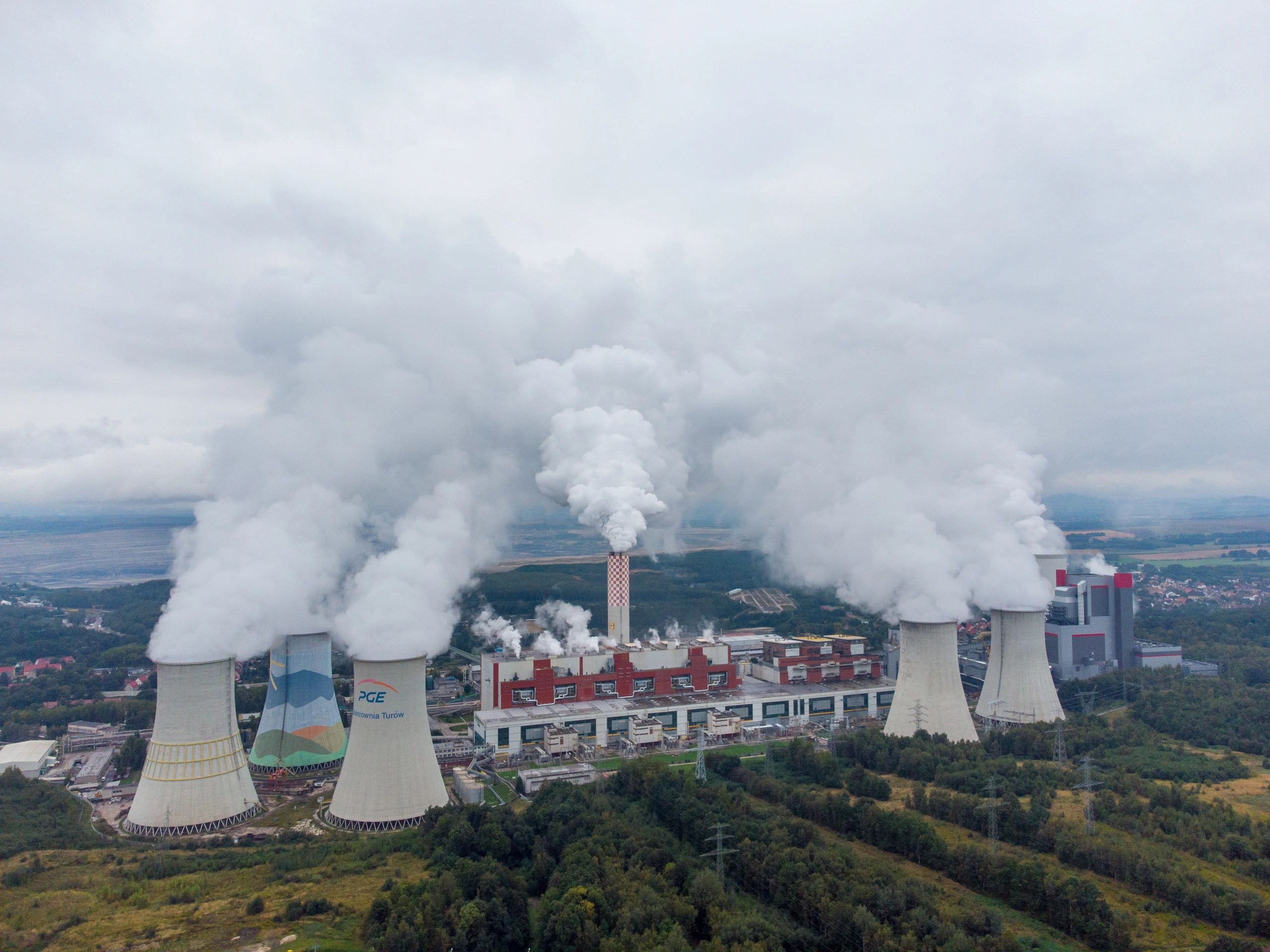 Power generation infrastructure for industrial energy projects